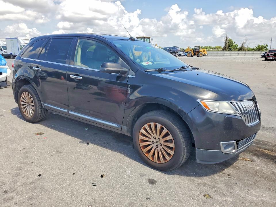 2015 Lincoln Mkx VIN 2LMDJ8JK3FBL22328 COPART salvage auction — NORMAL WEAR, Fl - Certificate Of Title, sold $875 on 2026-07-21 (photo 4)