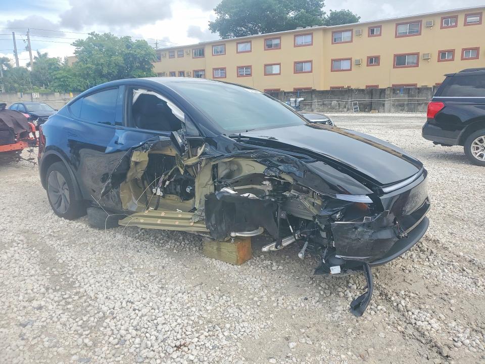 2026 Tesla Model y VIN 7SAYGDED0TA655752 COPART salvage auction — SIDE, Fl - Certificate Of Destruction, sold $6,600 on 2026-07-28 (photo 4)