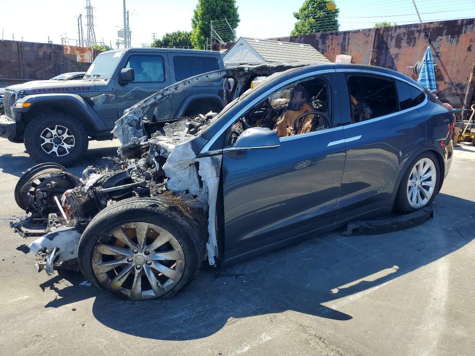 2018 Tesla Model x VIN 5YJXCAE26JF087993 COPART salvage auction — BURN, Ca - Non-Repairable Vehicle Cert, sold $300 on 2026-07-22 (photo 1)