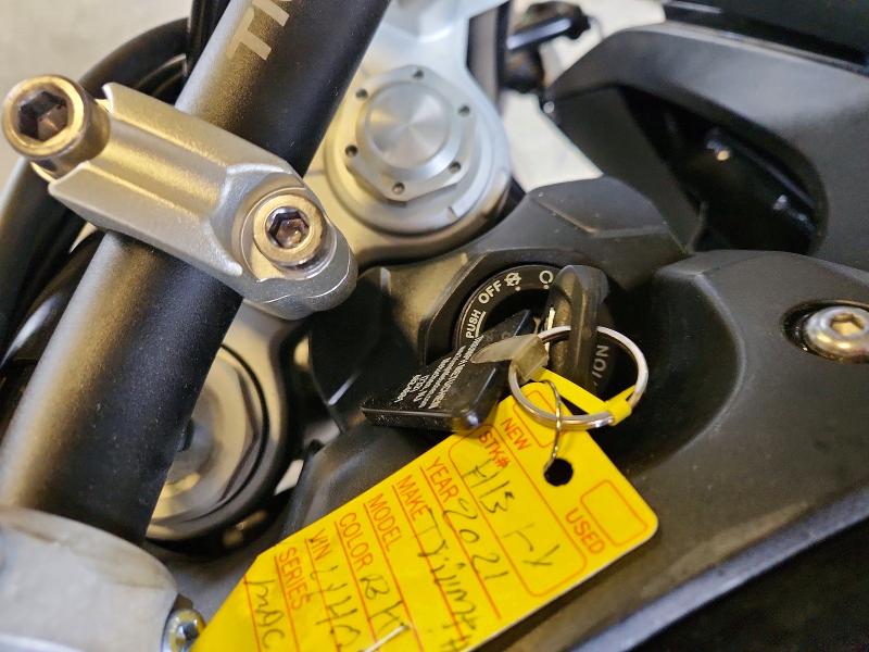 2021 Triumph motorcycle Tiger VIN SMTE64DFXMTAF4405 COPART salvage auction — FRONT END, NJ - CERT OF TITLE-SALVAGE, sold $2,650 on 2026-07-13 (photo 8)