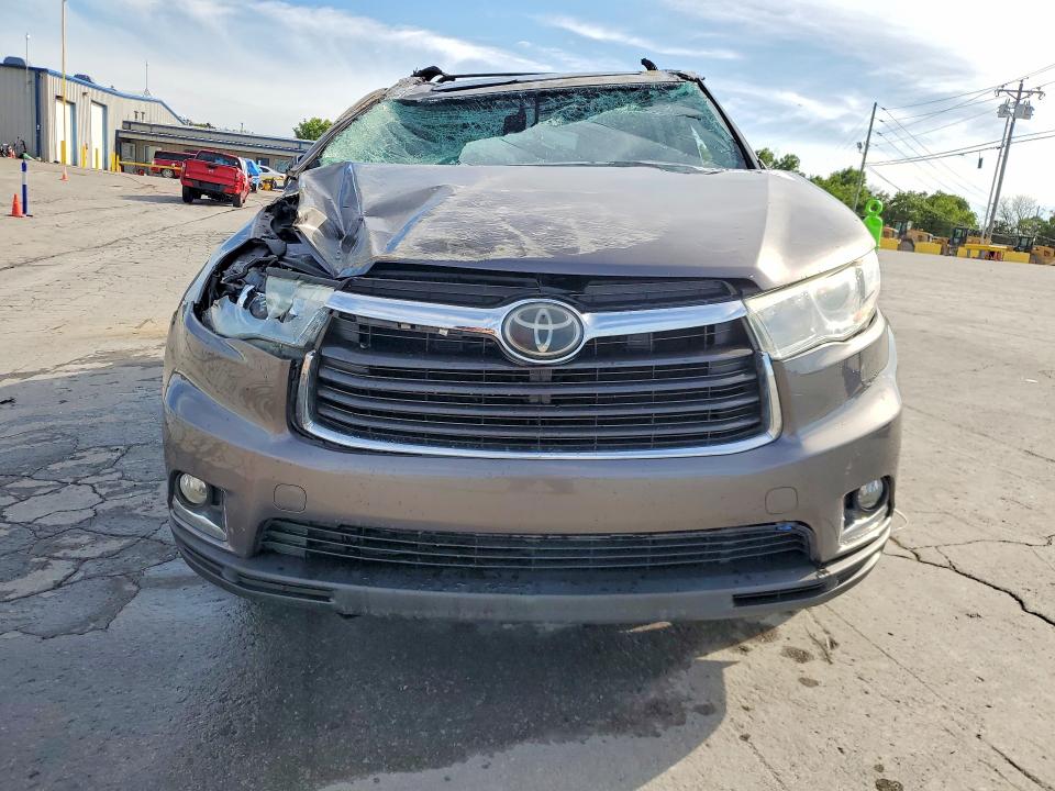 2014 Toyota Highlander VIN 5TDYKRFH7ES008096 COPART salvage auction — ROLLOVER, Tn - Salvage Certificate, sold $2,800 on 2026-07-06 (photo 5)