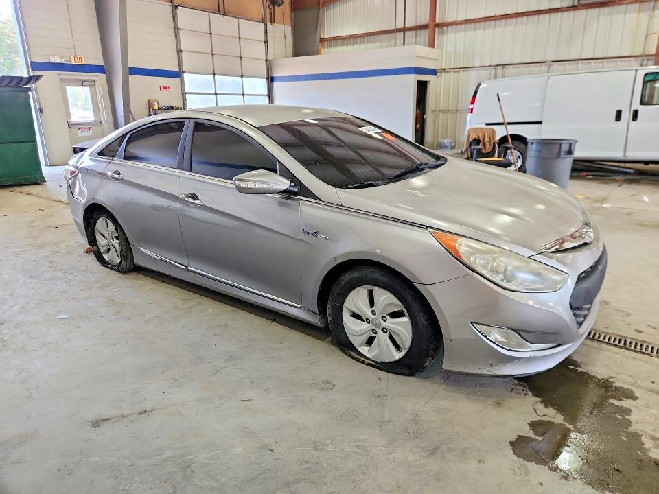 2013 Hyundai VIN KMHEC4A43DA064826 COPART salvage auction — REAR END, Va - Cert Of Title - Salvage, sold $700 on 2026-07-02 (photo 4)