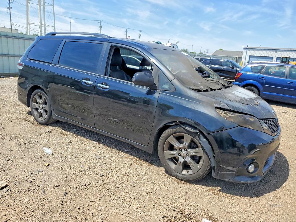 2015 Toyota Sienna VIN 5TDXK3DC0FS597879 COPART salvage auction — ENGINE BURN, Il - Salvage Certificate, sold $725 on 2026-07-17 (photo 4)