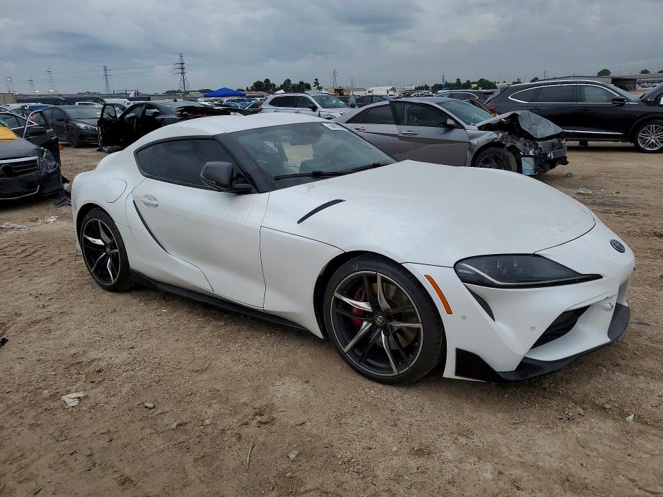 2022 Toyota Supra VIN WZ1DB0C01NW049558 COPART salvage auction — SIDE, Tx - Salvage Vehicle Title, sold $11,200 on 2026-07-28 (photo 4)