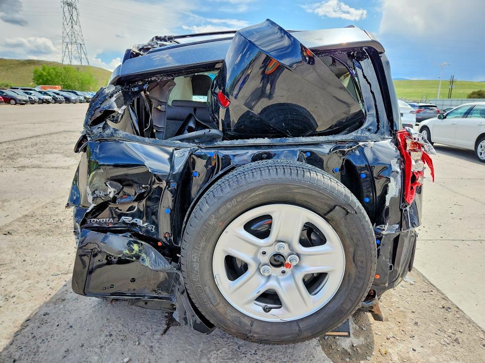 2007 Toyota Rav 4 VIN JTMBK31V376014531 COPART salvage auction — ROLLOVER, CO - NON-REPAIRABLE CERT OF TITLE, sold $350 on 2026-07-06 (photo 6)