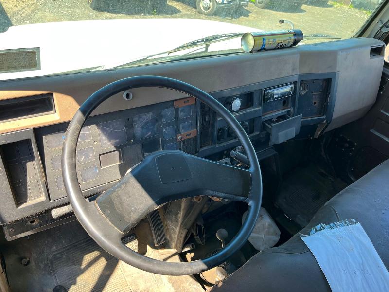 1990 International 4000 series VIN 1HTSDZZN1LH257967 COPART salvage auction — MINOR DENT/SCRATCHES, Pa - Cert Of Title-Formerly Abandon (P), sold $3,500 on 2026-07-09 (photo 9)