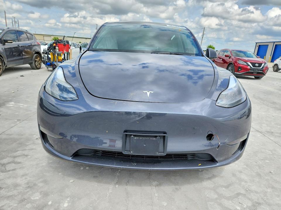2023 Tesla Model y VIN 7SAYGDEE5PF833902 COPART salvage auction — SIDE, Tx - Salvage Vehicle Title, sold $200 on 2026-07-21 (photo 5)