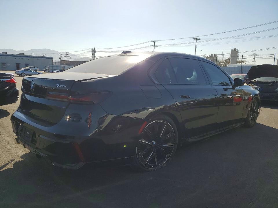 2023 BMW 7er VIN WBA23EH0XPCM41416 COPART salvage auction — REAR END, Ca - Salvage Certificate, sold $32,250 on 2026-08-19 (photo 3)