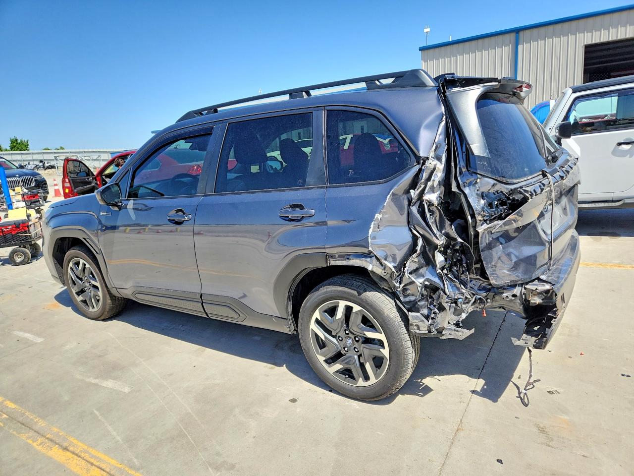 2025 Subaru Forester VIN JF2SLSED4SH435732 COPART salvage auction — Rear End, KY - CERT OF TITLE-SALVAGE, sold $9,600 on 2026-07-09 (photo 2)