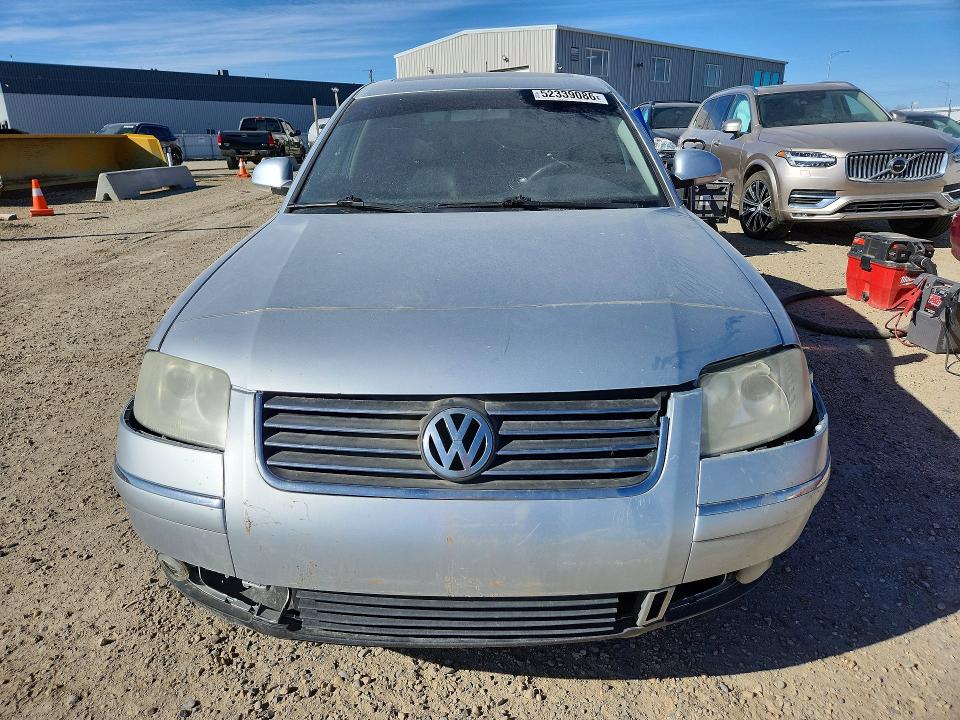 2005 Volkswagen Passat VIN WVWAE63B25P028645 COPART salvage auction — FRONT END, AB - BOS - SALVAGE, sold $400 on 2026-07-02 (photo 5)