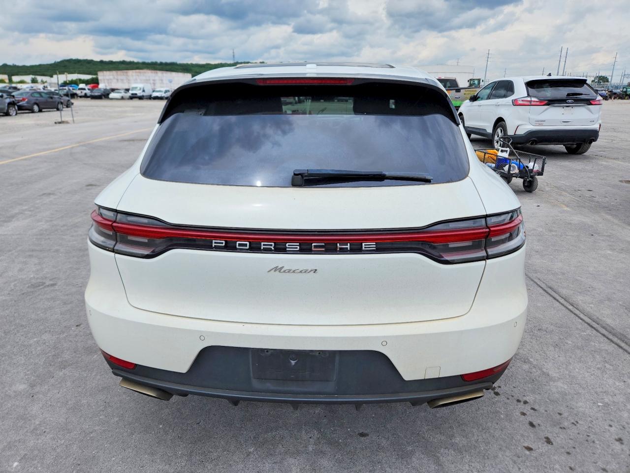 2019 Porsche Macan VIN WP1AA2A52KLB04819 COPART salvage auction — Side, MO - CERT OF TITLE-REPOSSESSED, sold $10,500 on 2026-07-01 (photo 6)