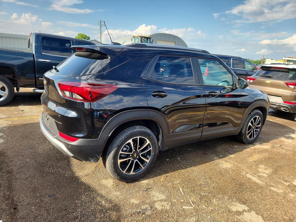 2025 Chevrolet Trailblazer VIN KL79MPSL2SB216139 COPART salvage auction — HAIL, Ks - Cert Of Title-Salvage, sold $11,000 on 2026-07-29 (photo 3)