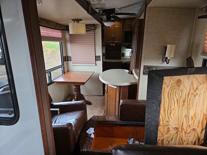 2013 Keystone rv Recreational vehicle (rv) VIN 4YDF33121DB630362 COPART salvage auction — ROOF, QC - IRRECUPERABLE, sold $175 on 2026-07-07 (photo 6)