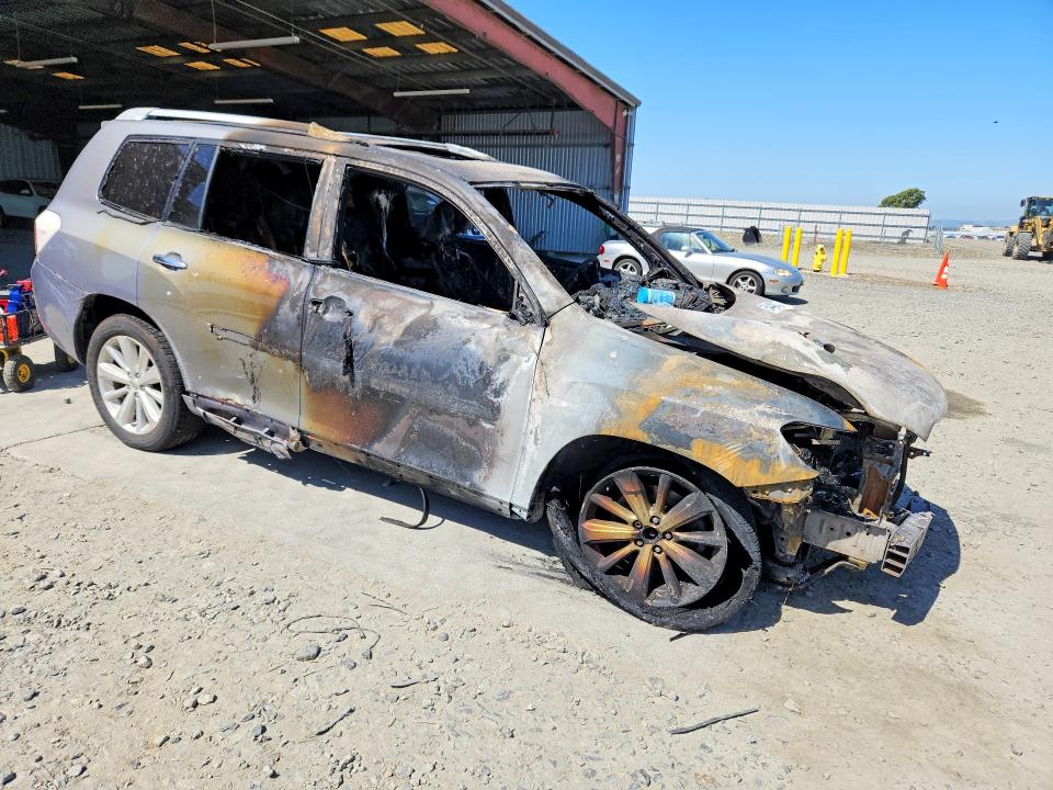 2008 Toyota Highlander hybrid VIN JTEEW44A482020620 COPART salvage auction — BURN, Ca - Non-Repairable Vehicle Cert, sold $125 on 2026-07-13 (photo 4)