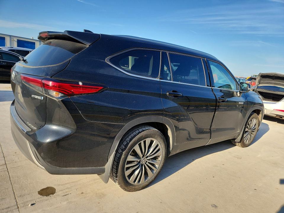 2021 Toyota VIN 5TDEBRCHXMS017767 COPART salvage auction — WATER/FLOOD, Tx - Salvage Title-Flood Damage, sold $17,900 on 2026-07-02 (photo 3)