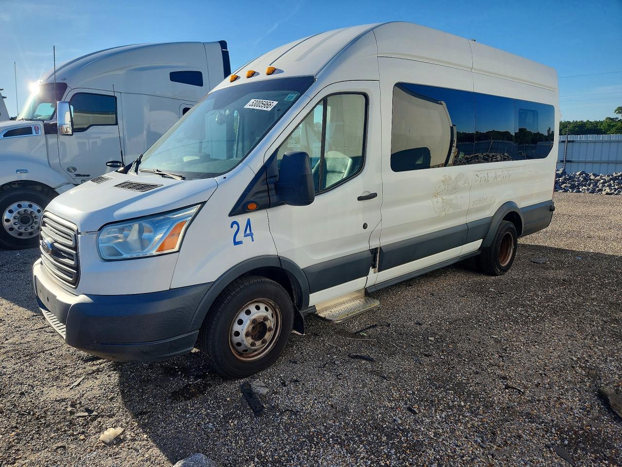 2017 Ford Transit VIN 1FDVU4XG4HKB32274 — COPART salvage auction photo