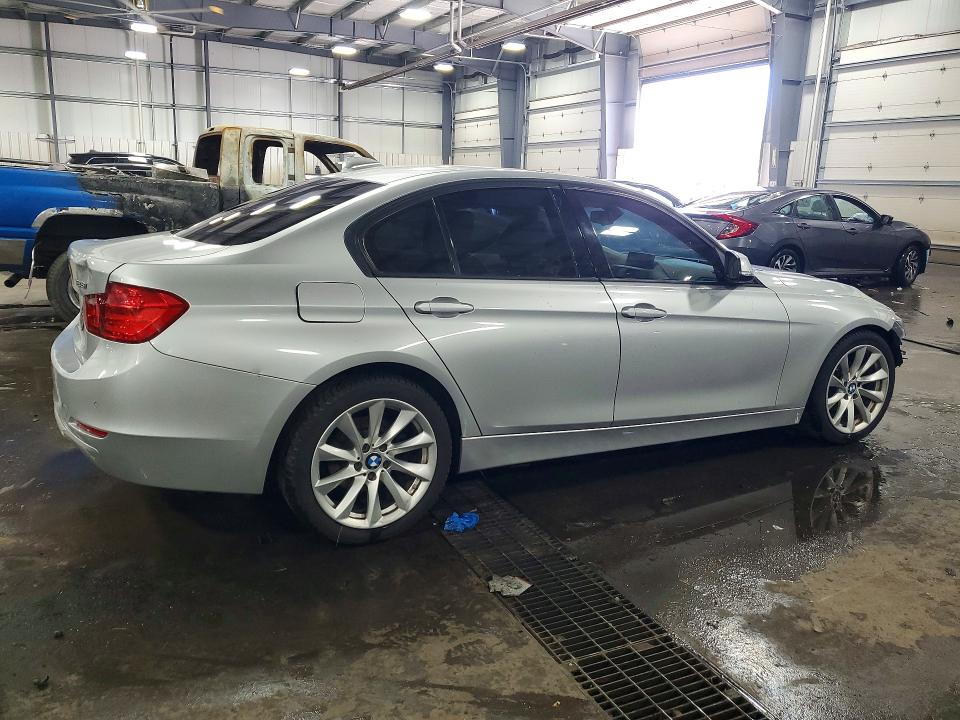 2013 BMW 3er VIN WBA3A5G58DNP20550 COPART salvage auction — FRONT END, Mn - Cert Of Title-Prior Salvage, sold $900 on 2026-07-09 (photo 3)