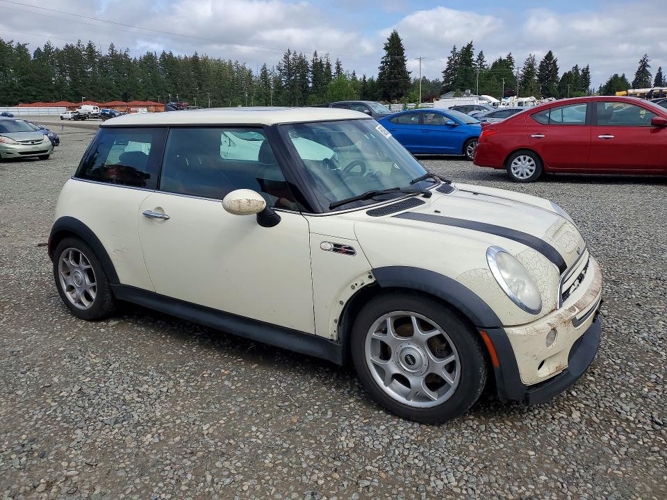 2006 Mini Cooper VIN WMWRE335X6TJ34987 COPART salvage auction — FRONT END, WA - VEHICLE CERT OF OWNERSHIP-TITL (P), sold $200 on 2026-08-04 (photo 4)