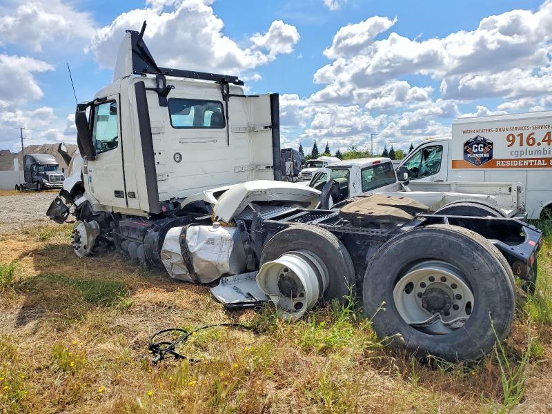 2024 Volvo VIN 4V4NC9EH1RN640593 COPART salvage auction — ROLLOVER, Salvage Title, sold $6,900 on 2026-07-23 (photo 3)