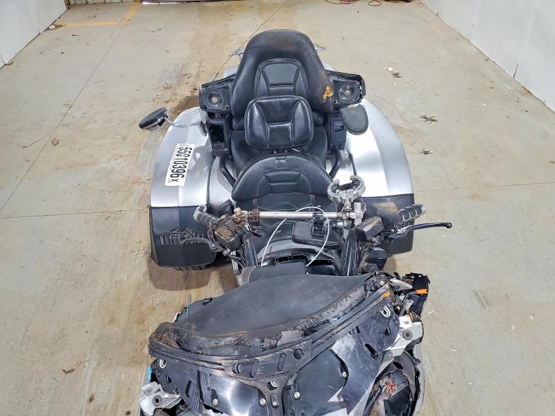 2015 Honda Gl1800c VIN JH2SC68G1FK300557 COPART salvage auction — FRONT END, Tx - Salvage Vehicle Title, sold $4,950 on 2026-07-09 (photo 5)