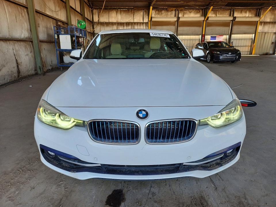 2018 BMW 3er VIN WBA8E1C52JA756813 COPART salvage auction — NORMAL WEAR, Az - Certificate Of Title, sold $6,300 on 2026-07-13 (photo 5)