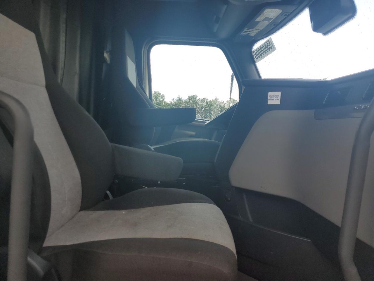 2020 Freightliner Cascadia 126 VIN 3AKJHHDR9LSME2503 COPART salvage auction — Minor Dent/Scratches, PA - CERT OF TITLE, sold $23,700 on 2026-08-14 (photo 5)