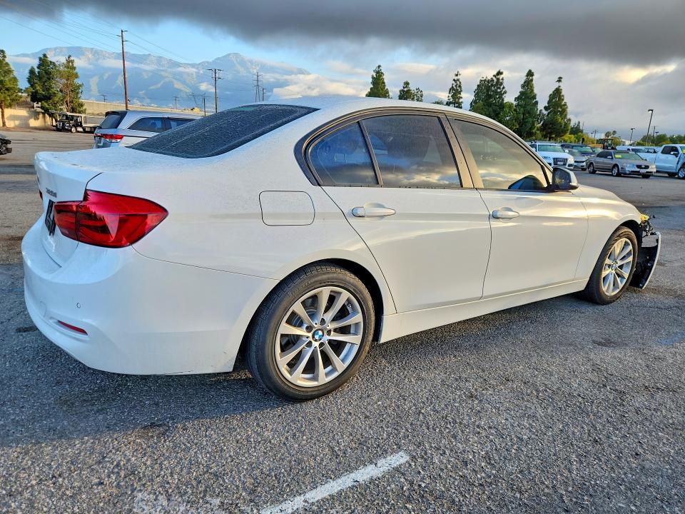 2017 BMW 3er VIN WBA8E1G38HNU18618 COPART salvage auction — FRONT END, Ca - Salvage Certificate, sold $825 on 2026-07-28 (photo 3)