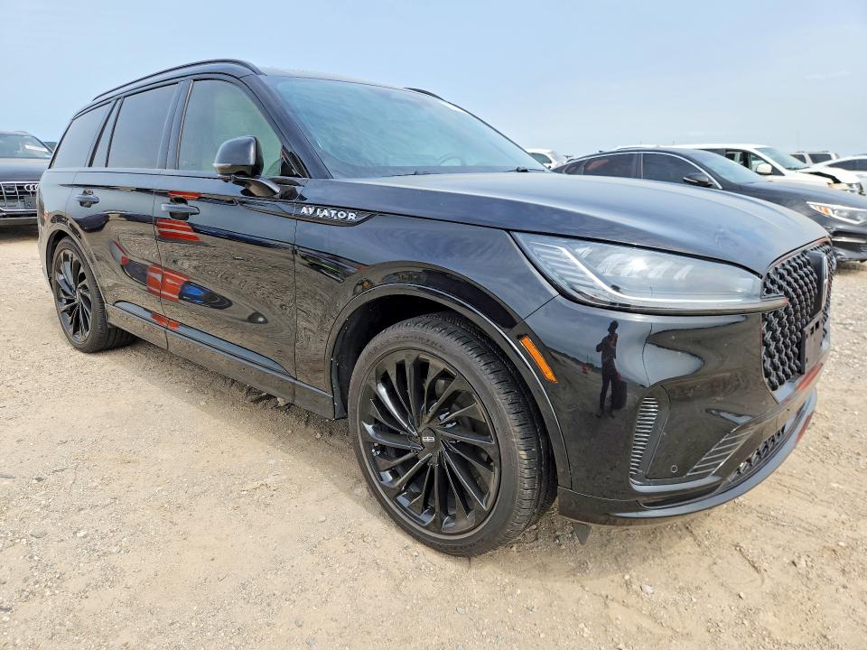 2026 Lincoln VIN 5LM5J7WC7TGL06582 COPART salvage auction — SIDE, Tx - Salvage Vehicle Title, sold $28,750 on 2026-07-30 (photo 4)