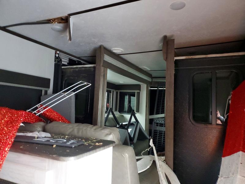 2020 Montana Trailer VIN 4YDF3772XLA742239 COPART salvage auction — ROOF, NY - MV-907A SALVAGE CERTIFICATE, sold $11,200 on 2026-07-08 (photo 5)