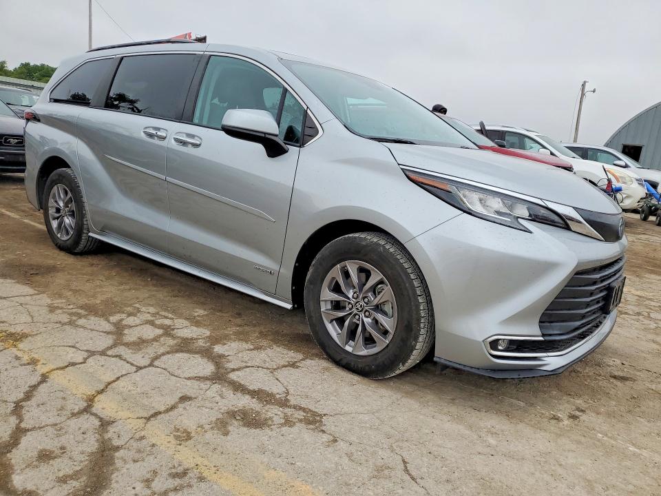 2021 Toyota Sienna VIN 5TDJRKEC5MS020112 COPART salvage auction — HAIL, Ks - Cert Of Title-Salvage, sold $22,100 on 2026-07-22 (photo 4)