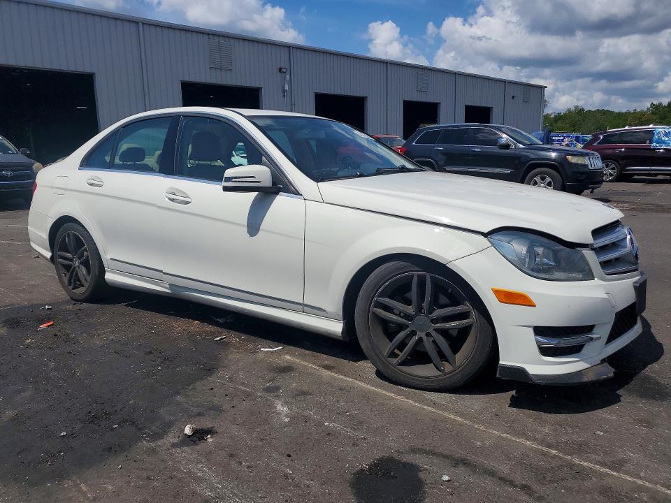 2012 Mercedes-benz VIN WDDGF8BBXCR239684 COPART salvage auction — FRONT END, FL - CERT OF TITLE SLVG REBUILDABLE, sold $15 on 2026-08-05 (photo 4)