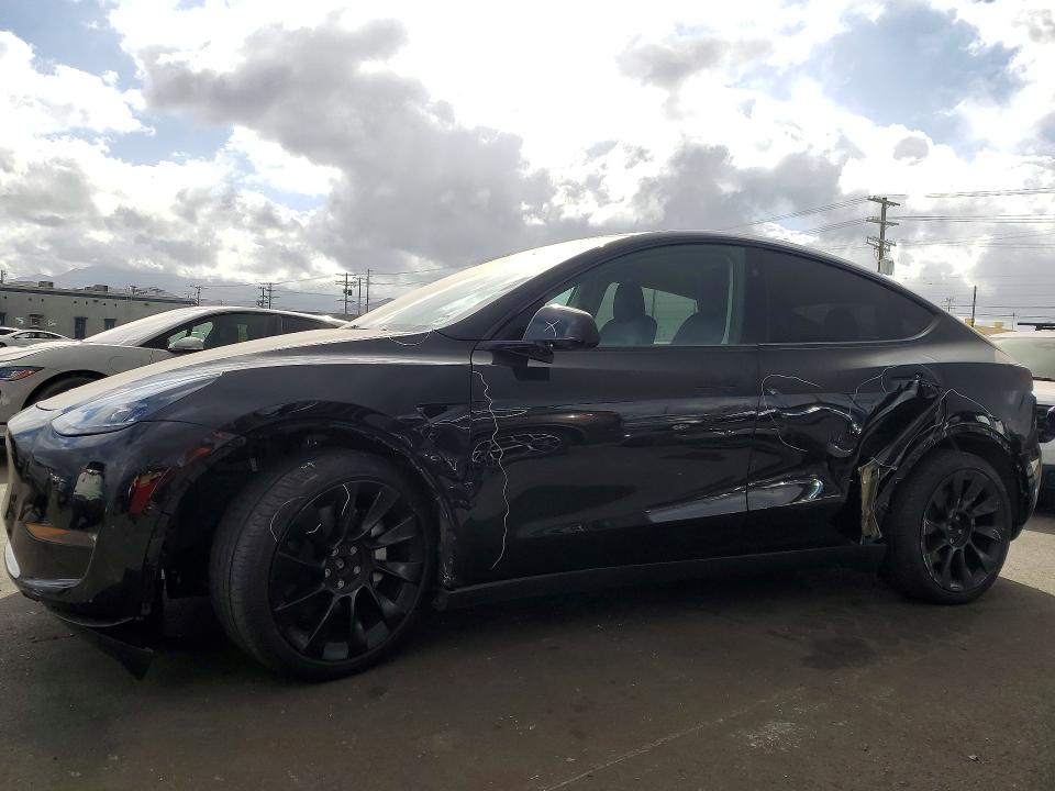 2023 Tesla Model y VIN 7SAYGDEE3PA178068 COPART salvage auction — SIDE, Salvage Title, sold $12,100 on 2026-07-29 (photo 1)