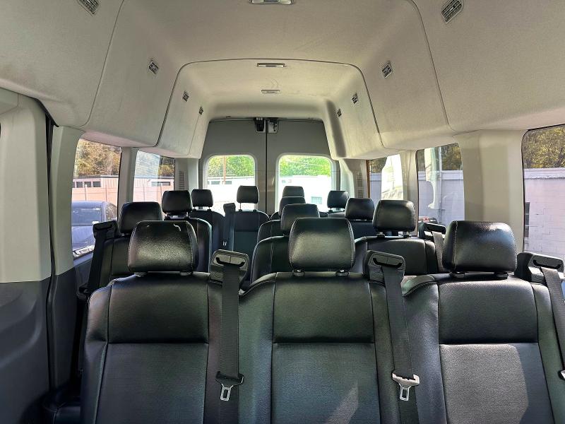 2022 Ford Transit VIN 1FBVU4XG3NKA82164 COPART salvage auction — MINOR DENT/SCRATCHES, Tx - Certificate Of Title, sold $20,400 on 2026-07-21 (photo 6)