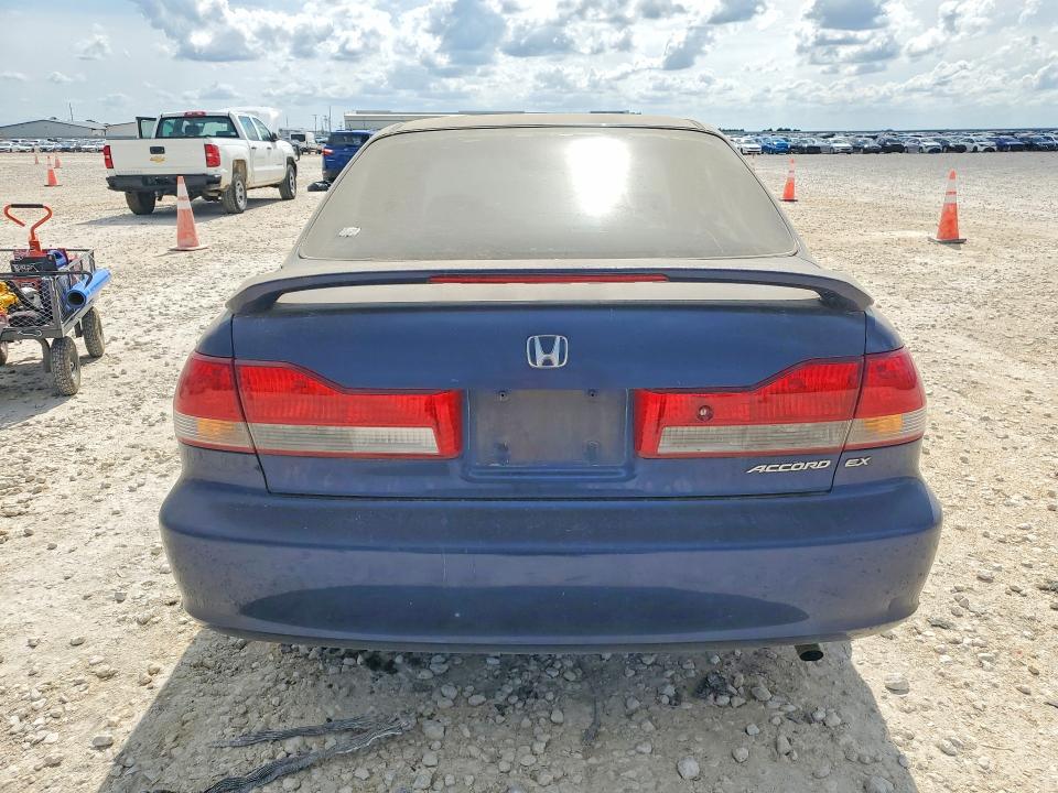 2002 Honda Accord VIN 1HGCG56682A062777 COPART salvage auction — NORMAL WEAR, Tx - Certificate Of Title, sold $400 on 2026-07-02 (photo 6)