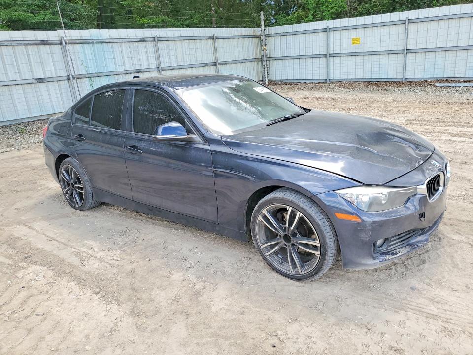 2013 BMW 3er VIN WBA3A5G5XDNP22218 COPART salvage auction — MINOR DENT/SCRATCHES, Fl - Cert Of Title Slvg Rebuildable, sold $1,150 on 2026-07-31 (photo 4)