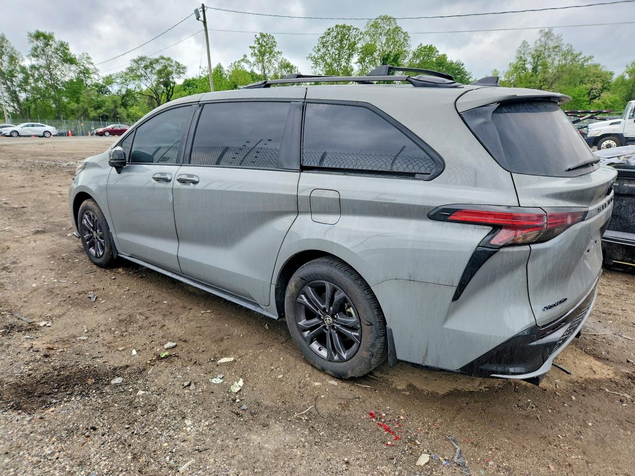 2025 Toyota Sienna VIN 5TDDSKFC0SS171081 COPART salvage auction — Burn, MD - CERT OF SALVAGE > 75% DAMAGE, sold $32,250 on 2026-06-30 (photo 2)