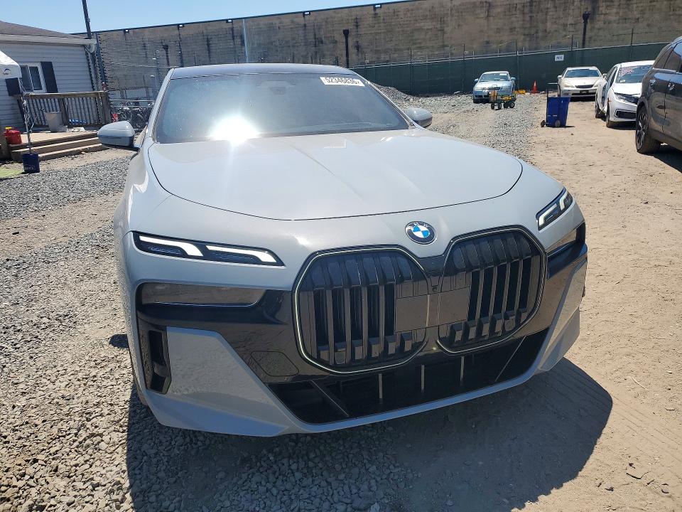 2025 BMW VIN WBA33EH03SCU66378 COPART salvage auction — SIDE, Salvage Title, sold $56,000 on 2026-07-16 (photo 5)