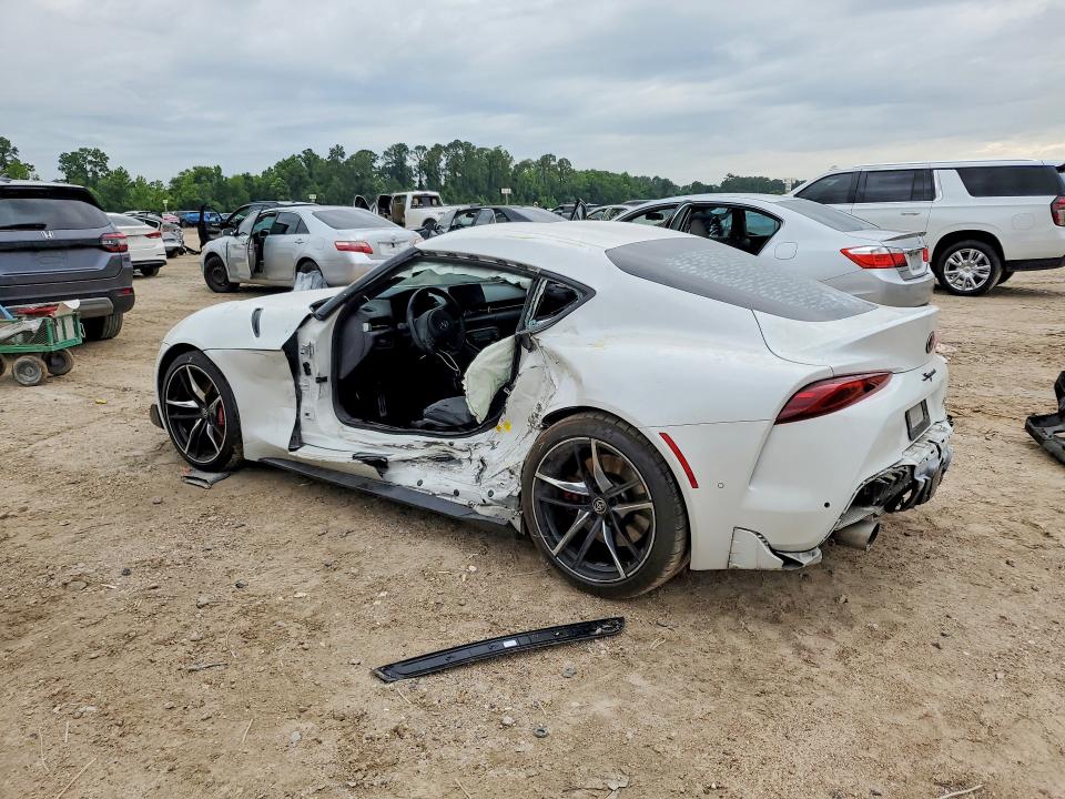 2022 Toyota Supra VIN WZ1DB0C01NW049558 COPART salvage auction — SIDE, Tx - Salvage Vehicle Title, sold $11,200 on 2026-07-28 (photo 2)