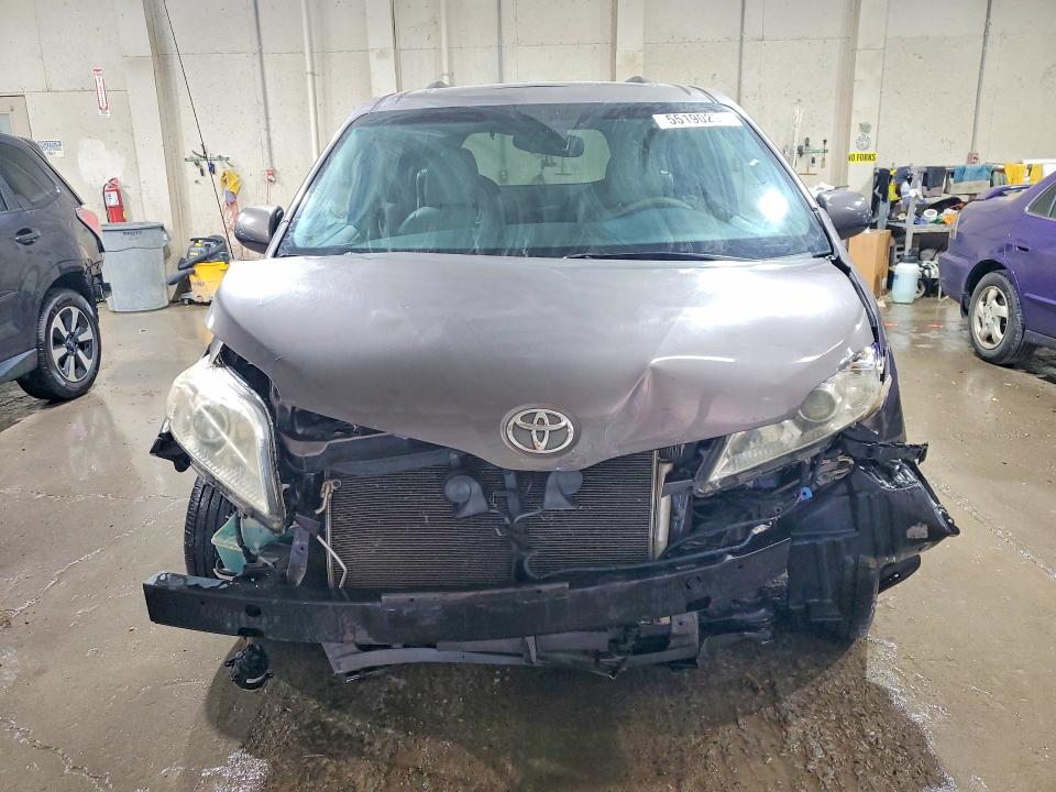 2013 Toyota Sienna VIN 5TDDK3DC4DS058732 COPART salvage auction — FRONT END, Tn - Salvage Certificate, sold $2,600 on 2026-07-28 (photo 5)