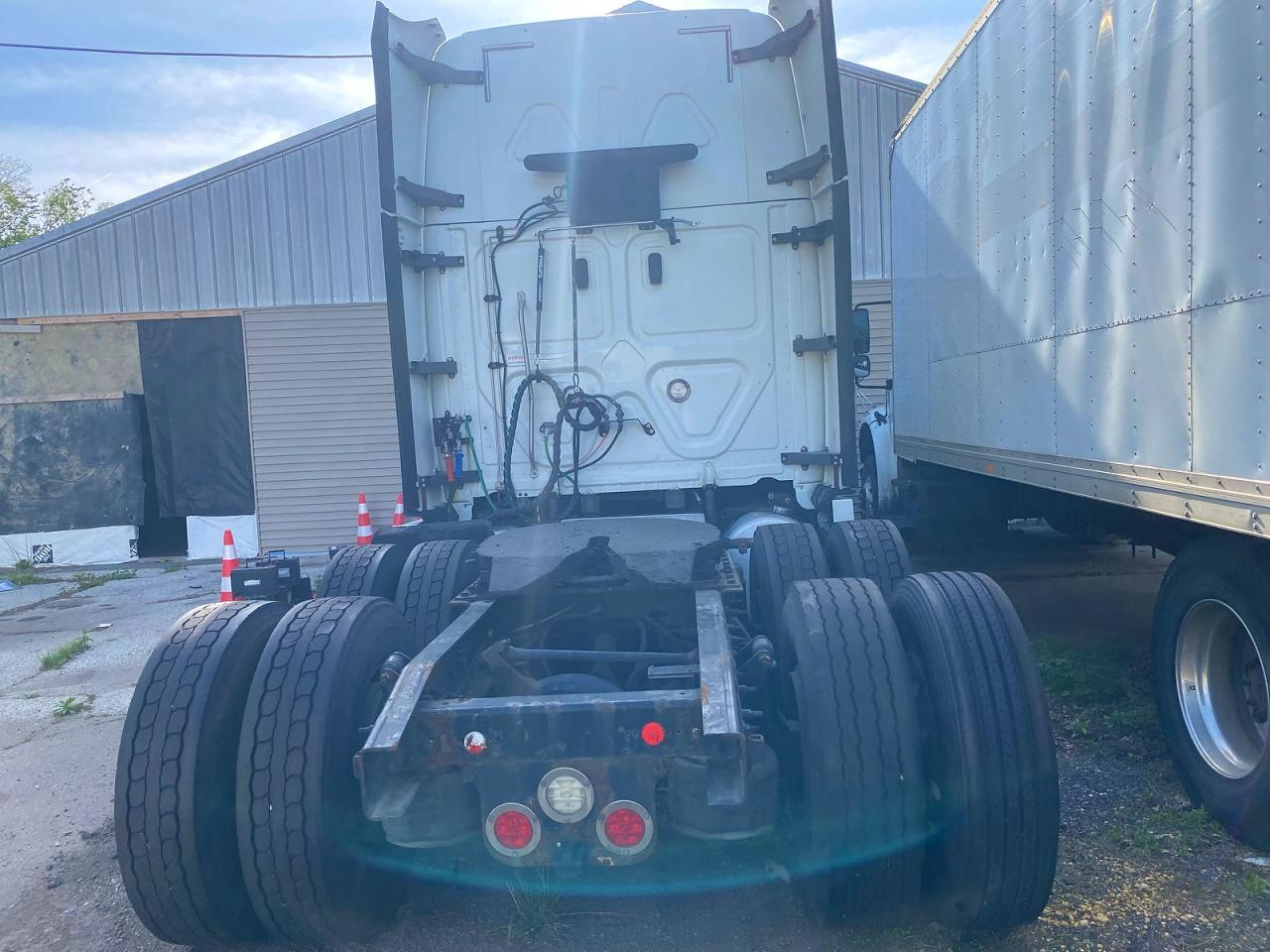 2018 Freigliner VIN 1FUJGLDR7JLKA8701 COPART salvage auction — Minor Dent/Scratches, NJ - CERTIFICATE OF TITLE (P), sold $3,150 on 2026-07-07 (photo 5)