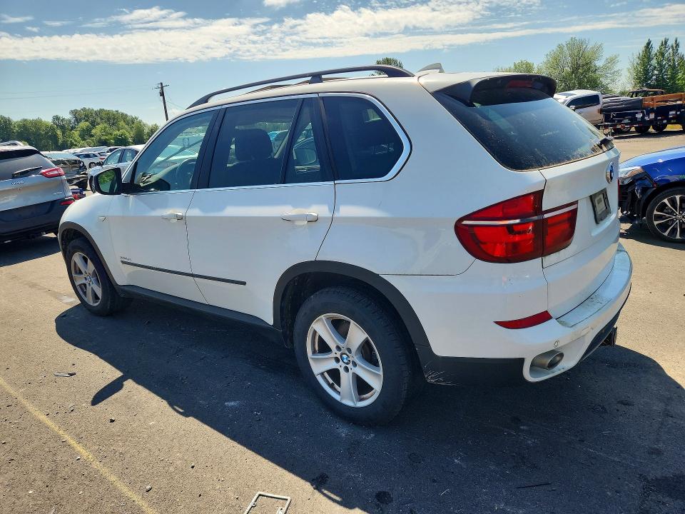 2013 BMW X5 VIN 5UXZW0C59D0B92717 COPART salvage auction — MINOR DENT/SCRATCHES, Nj - Certificate Of Title, sold $3,600 on 2026-07-27 (photo 2)