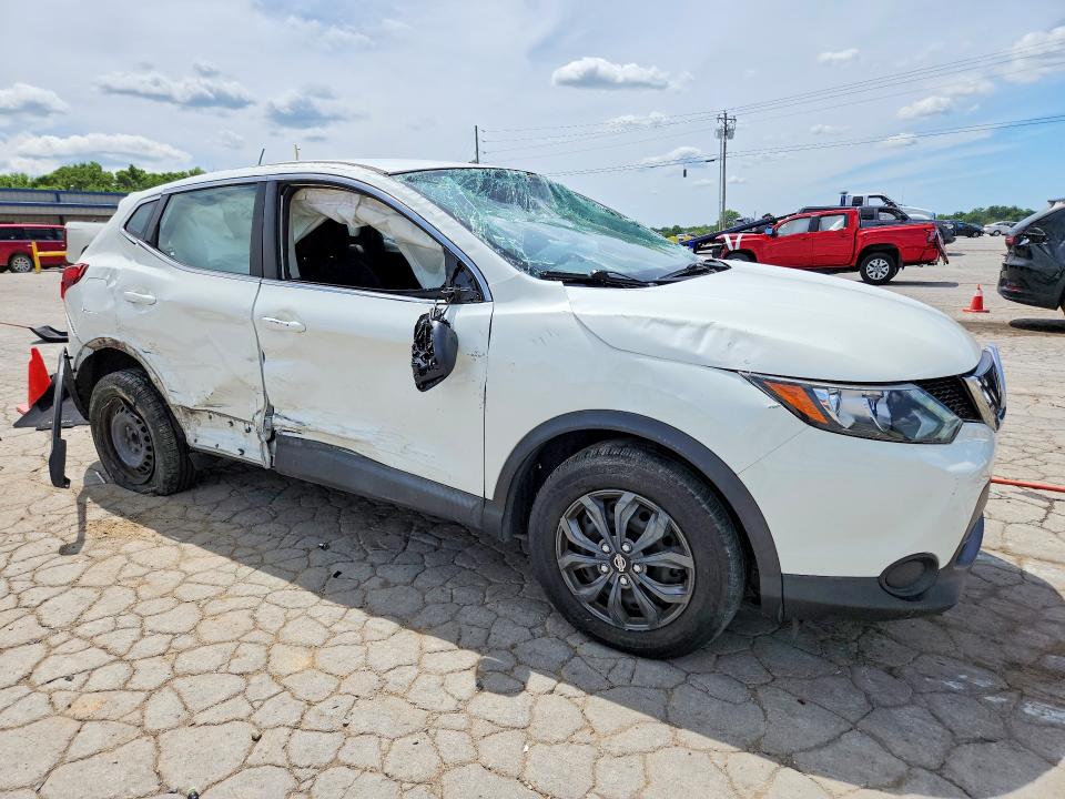 2019 Nissan Rogue VIN JN1BJ1CP3KW221549 COPART salvage auction — ROLLOVER, TN - SALVAGE CERTIFICATE, sold $1,650 on 2026-07-08 (photo 4)