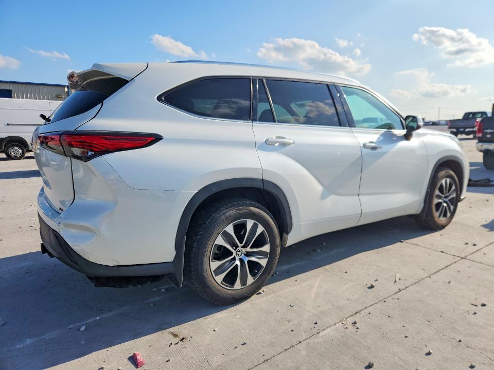 2021 Toyota Highlander VIN 5TDGZRAH4MS043286 COPART salvage auction — FRONT END, Tx - Salvage Vehicle Title, sold $10,100 on 2026-07-10 (photo 3)