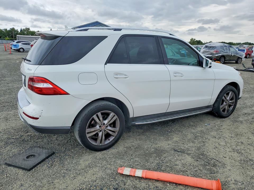 2015 Mercedes-benz Ml-class VIN 4JGDA5HB5FA605311 COPART salvage auction — MINOR DENT/SCRATCHES, Mt - Dis/Dlr/Exp Only Clean Title, sold $3,950 on 2026-07-02 (photo 3)