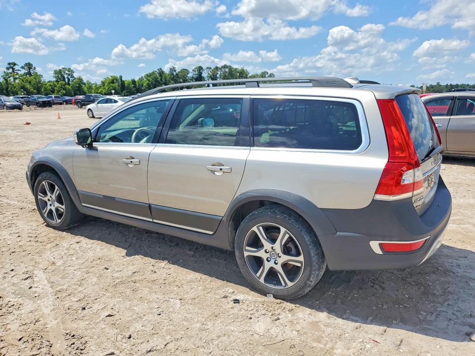2015 Volvo Xc70 VIN YV4952ND2F1198760 COPART salvage auction — WATER/FLOOD, Tx - Salvage Title-Flood Damage, sold $950 on 2026-07-21 (photo 2)