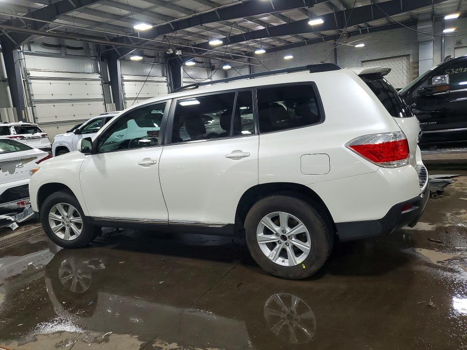 2011 Toyota Highlander VIN 5TDBK3EH3BS072197 COPART salvage auction — SIDE, Mn - Cert Of Title-Prior Salvage, sold $650 on 2026-07-09 (photo 2)