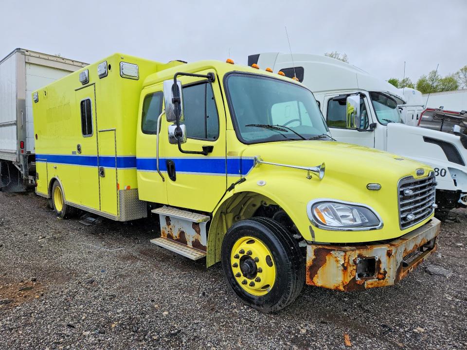 2018 Freightliner M2 106 VIN 1FVACWFC7JHJR9247 COPART salvage auction — MINOR DENT/SCRATCHES, OH - CERTIFICATE OF TITLE, sold $8,900 on 2026-07-18 (photo 4)