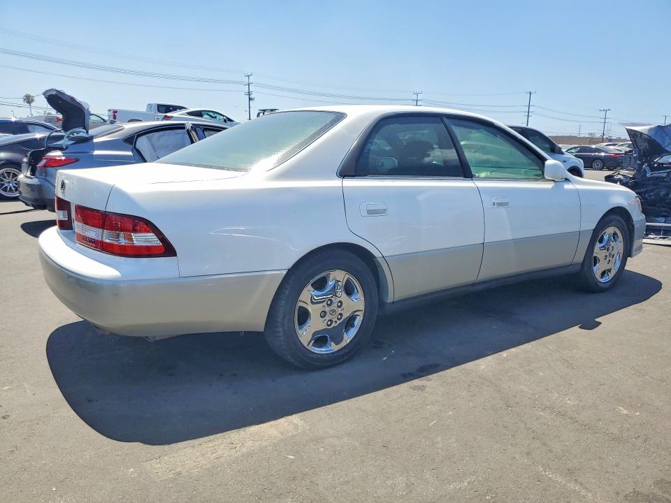 2000 Lexus ES VIN JT8BF28G6Y5090286 COPART salvage auction — MINOR DENT/SCRATCHES, Az - Dis/Dlr/Exp Only Clean Title, sold $325 on 2026-07-13 (photo 3)