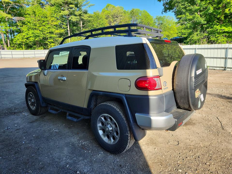 2011 Toyota Fj cruiser VIN JTEZU4BF4BK011672 COPART salvage auction — FRONT END, SC - CERT OF TITLE-SALVAGE, sold $3,150 on 2026-07-27 (photo 2)