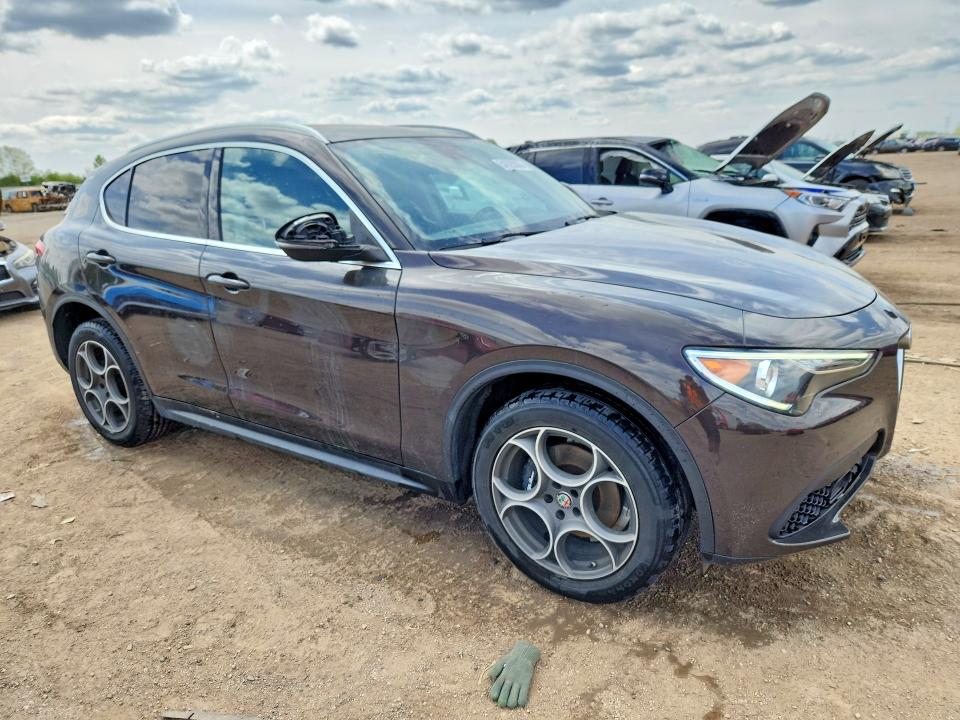 2018 Alfa romeo Stelvio VIN ZASFAKAN0J7C05198 COPART salvage auction — HAIL, Il - Salvage Certificate, sold $3,800 on 2026-07-14 (photo 4)